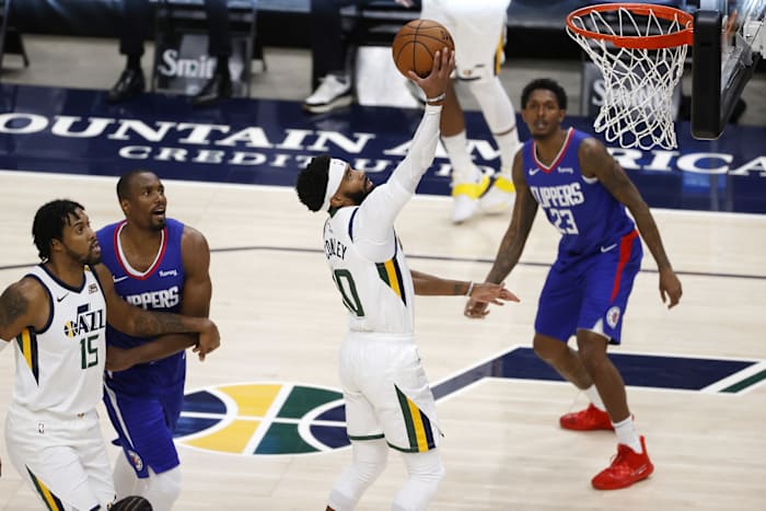 Mike Conley (10) with a layup during a game against the Los Angeles Clippers